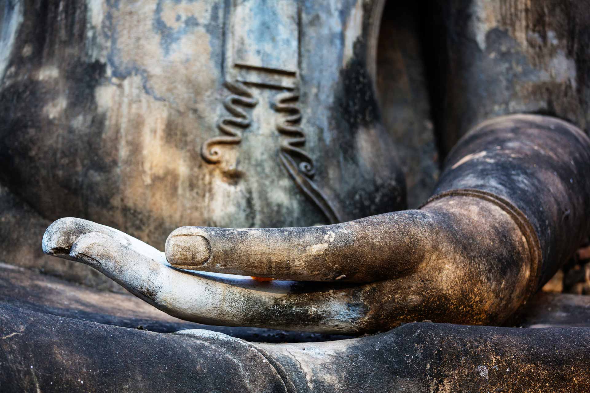 buddha-statue-PLGLE2Y.jpg
